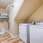 Pet Friendly - Cozy Nut Shell