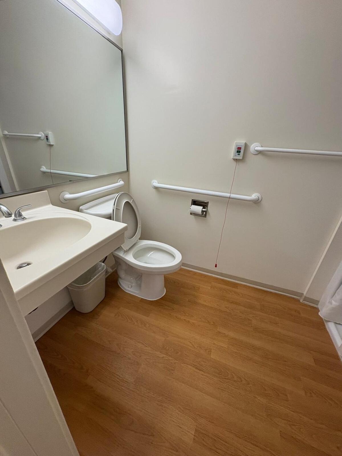 Pet Friendly - Cozy Nut Shell Apartment