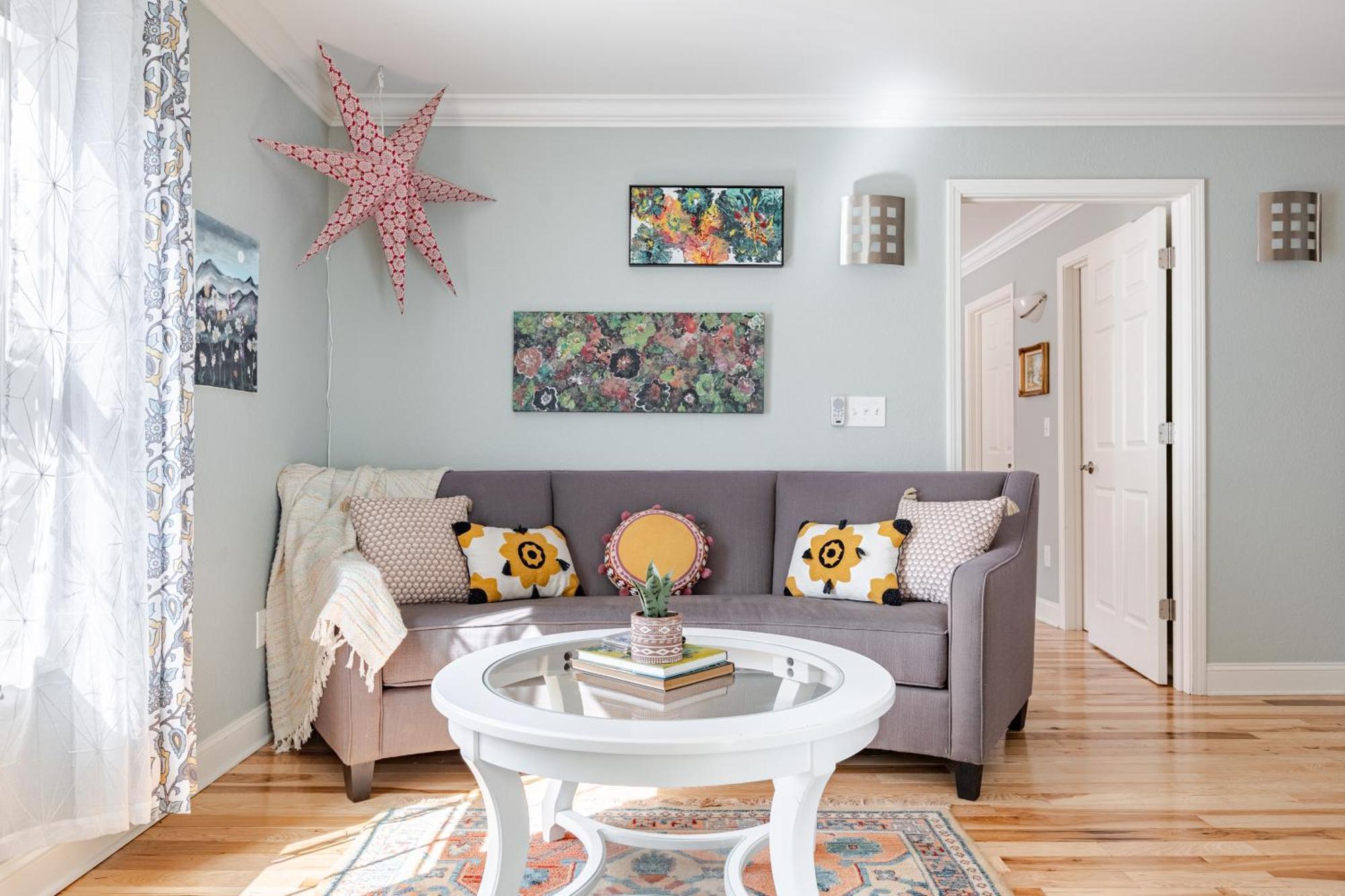 Pet Friendly - Cozy Nut Shell Apartment Asheville
