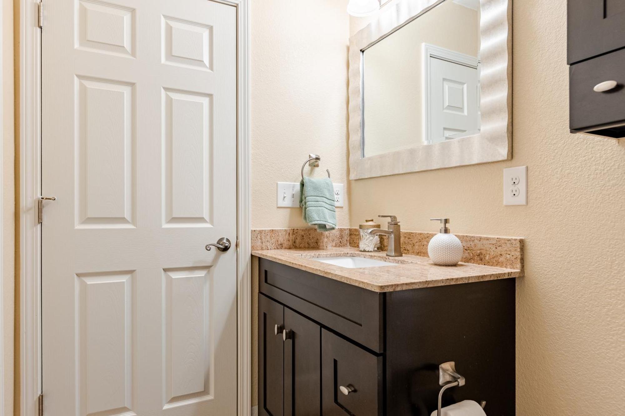 Pet Friendly - Cozy Nut Shell Apartment