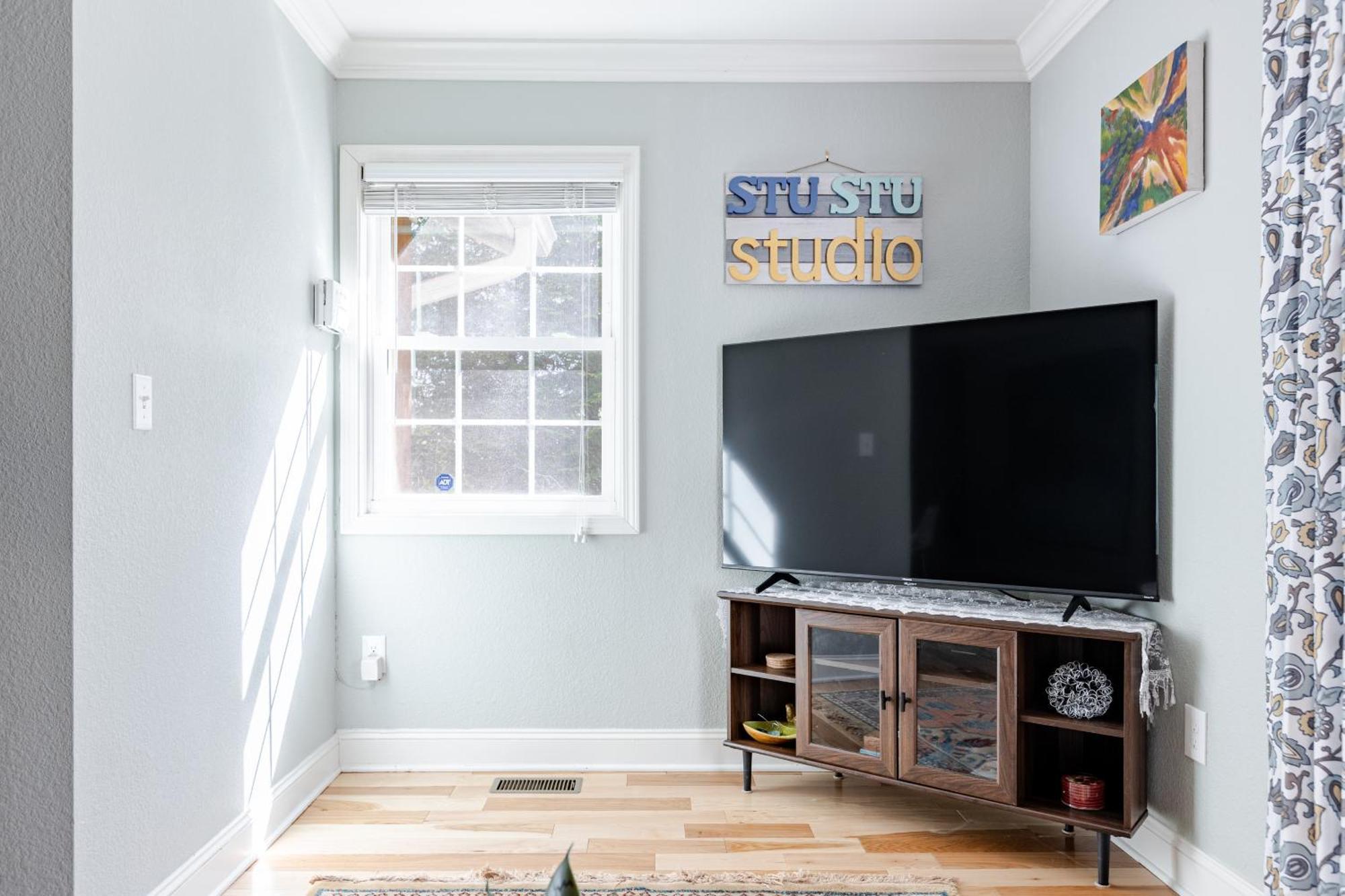 Pet Friendly - Cozy Nut Shell Asheville
