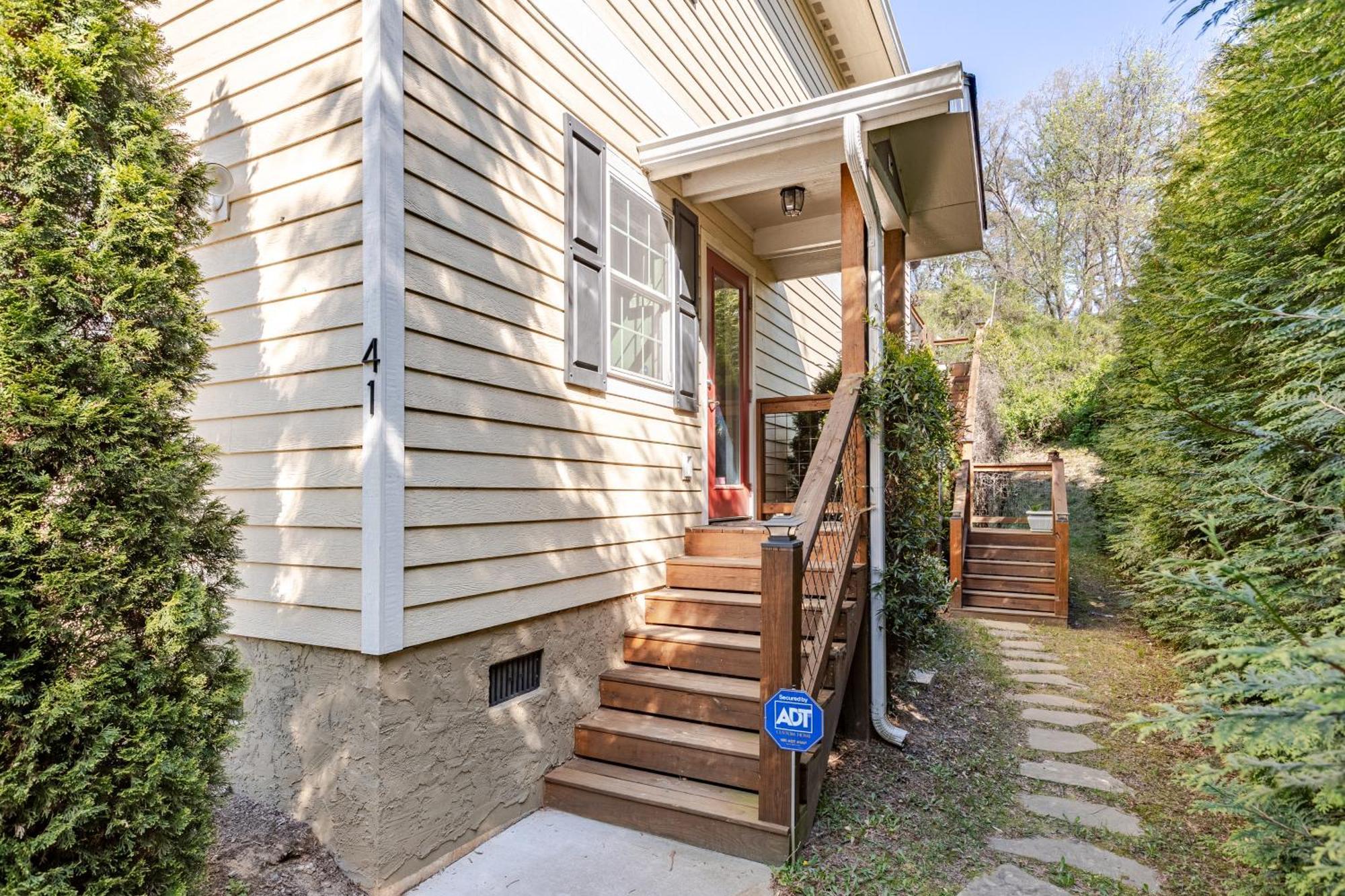 Pet Friendly - Cozy Nut Shell * Asheville